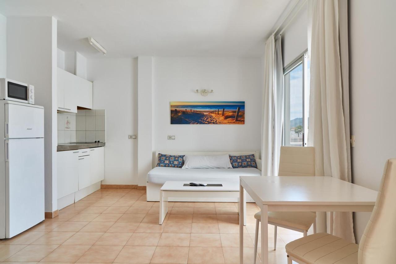Apartamentos San Antonio Beach Kültér fotó