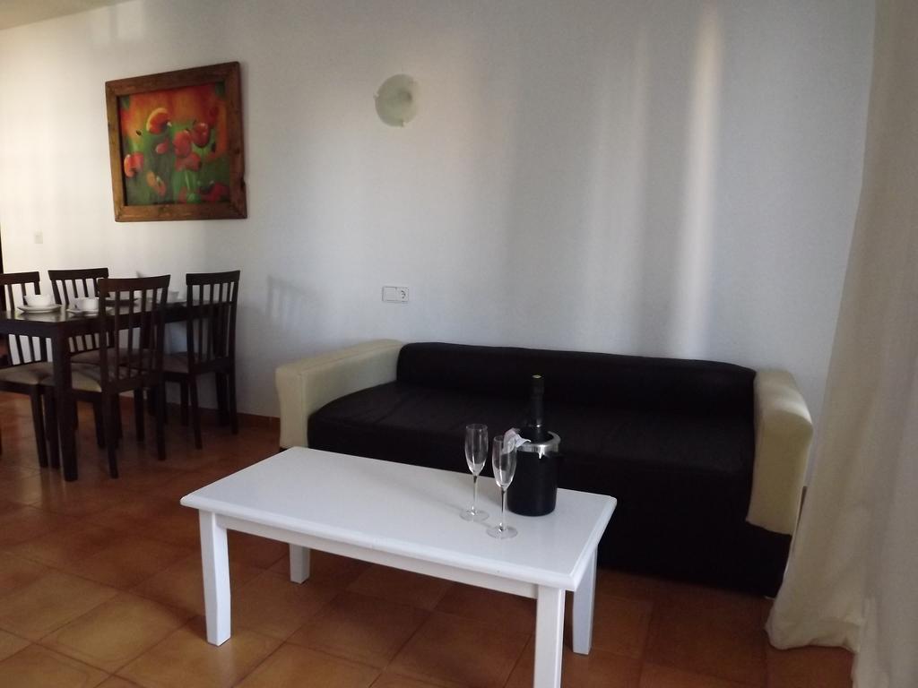 Apartamentos San Antonio Beach Szoba fotó