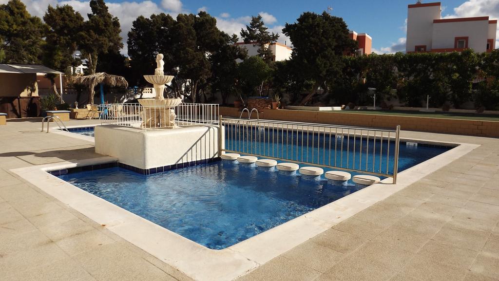 Apartamentos San Antonio Beach Kültér fotó
