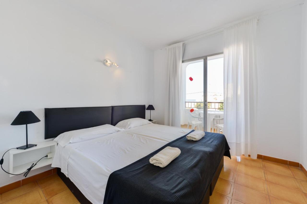 Apartamentos San Antonio Beach Kültér fotó