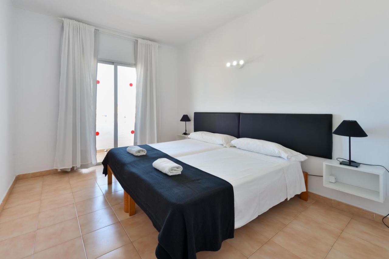 Apartamentos San Antonio Beach Kültér fotó